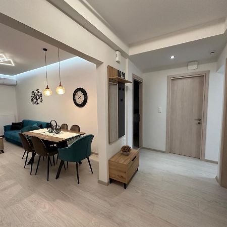 Jj Volos Luxury Center Home Exterior photo